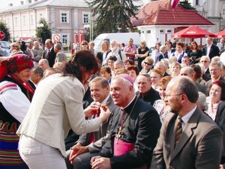 Czynią ziemię poddaną