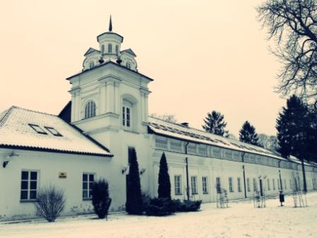 Hejnał cierpienia płynął z zamkowej wieży…