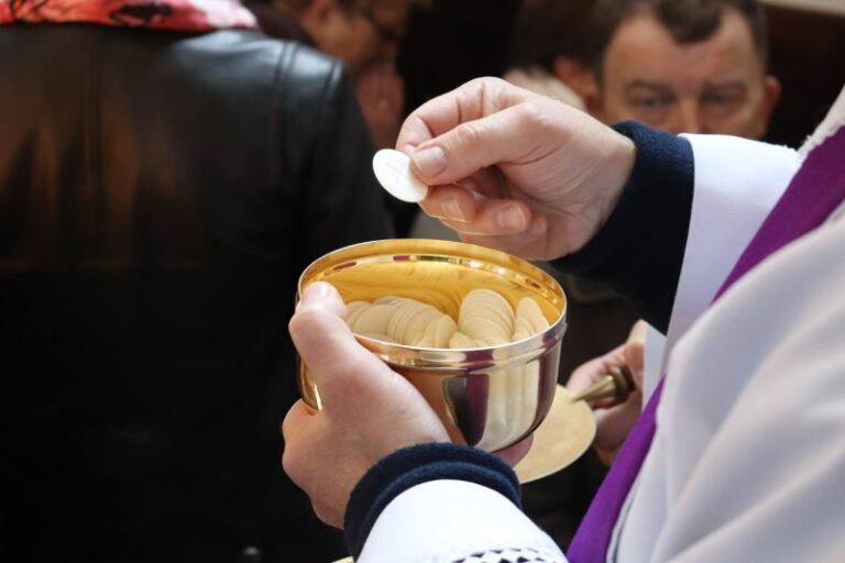 Obudzić eucharystyczną żarliwość