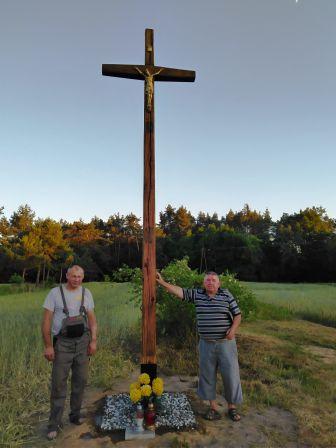 Krzyż znów góruje nad polami