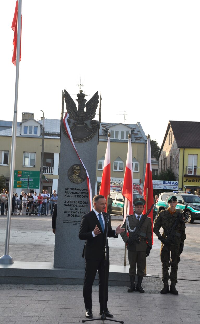 Zastąpił kontrowersyjny monument