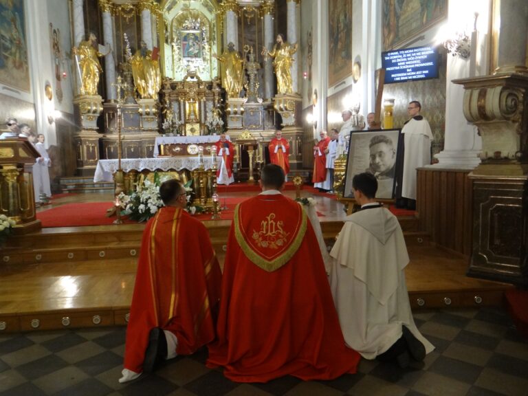 Zastrzyk łaski ojca Tytusa