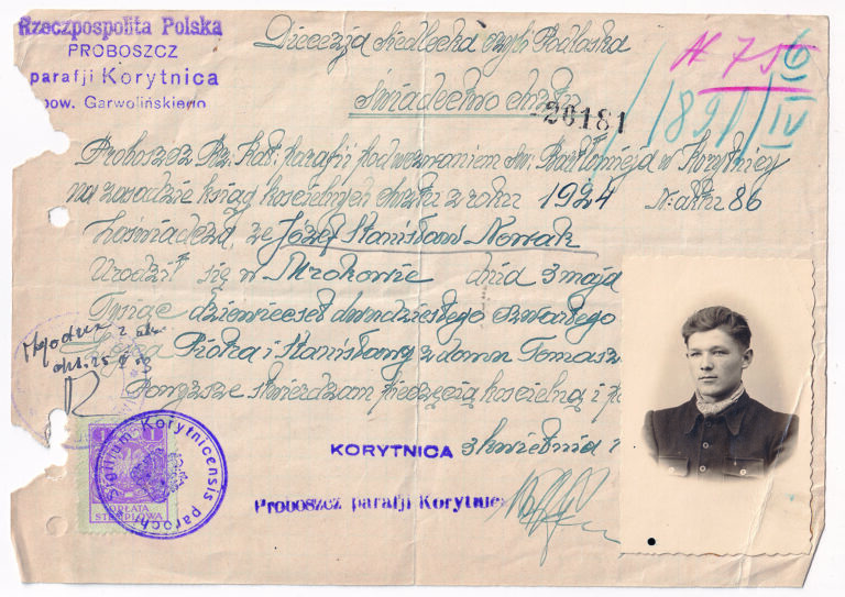 Akcja z kopertami w tle