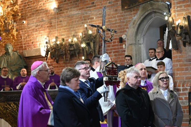 Znak miłości, nadziei, zwycięstwa nad złem