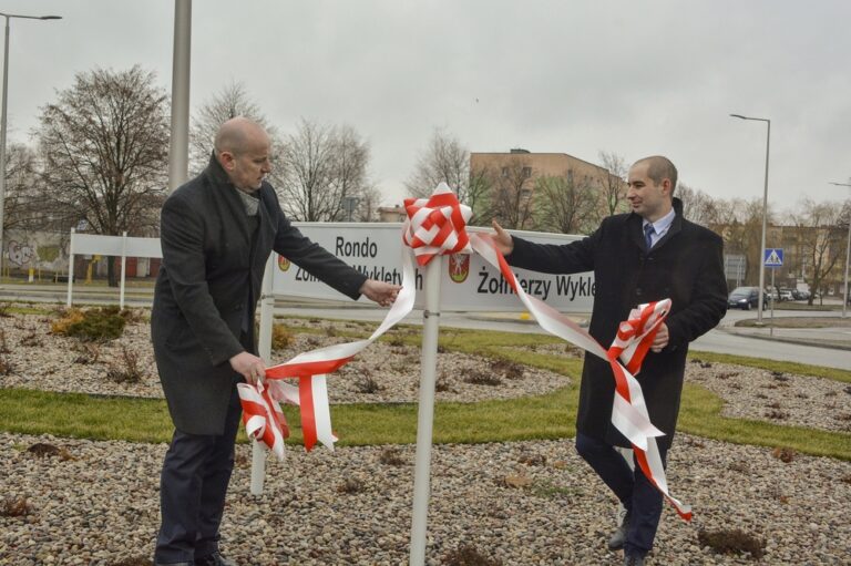 Próba zaistnienia i czyn rodem z PRL