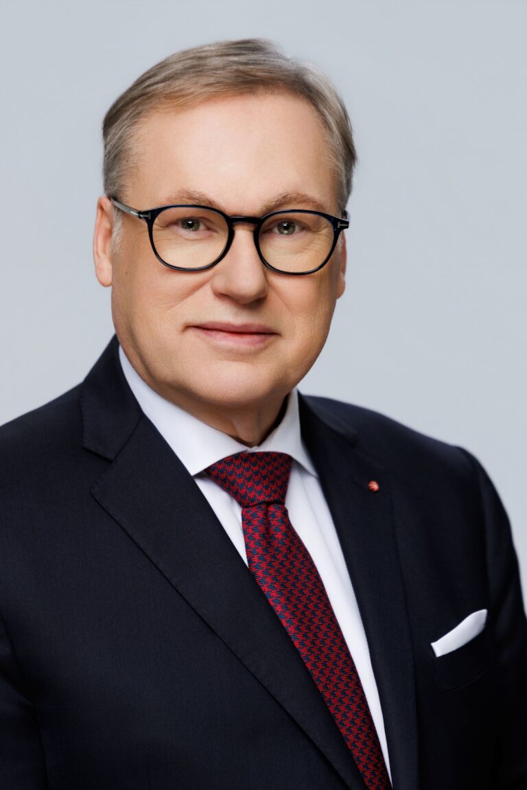 Polska płynie na górę lodową. Czy rząd Donalda Tuska zatopi naszą gospodarkę?