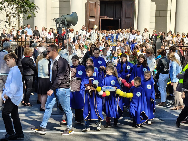 Nasz Kościół żyje modlitwą różańcową