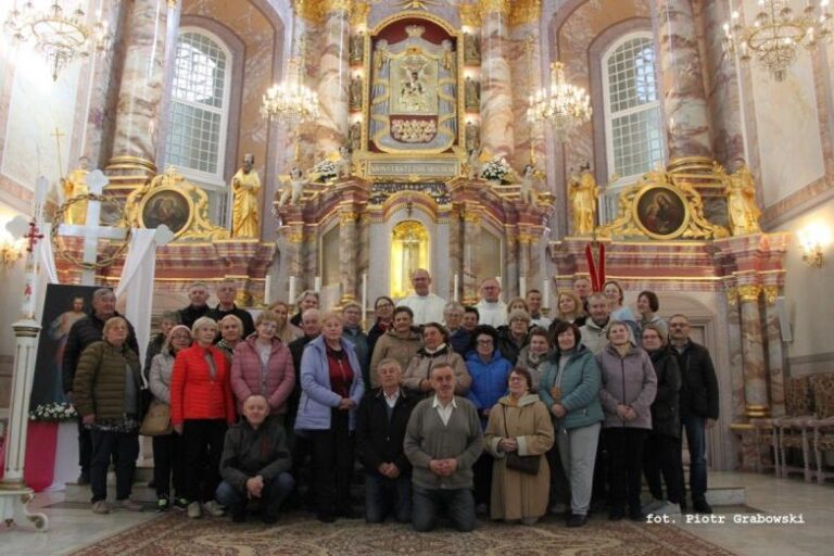 Lepiej poznać i zachwycić się świętością