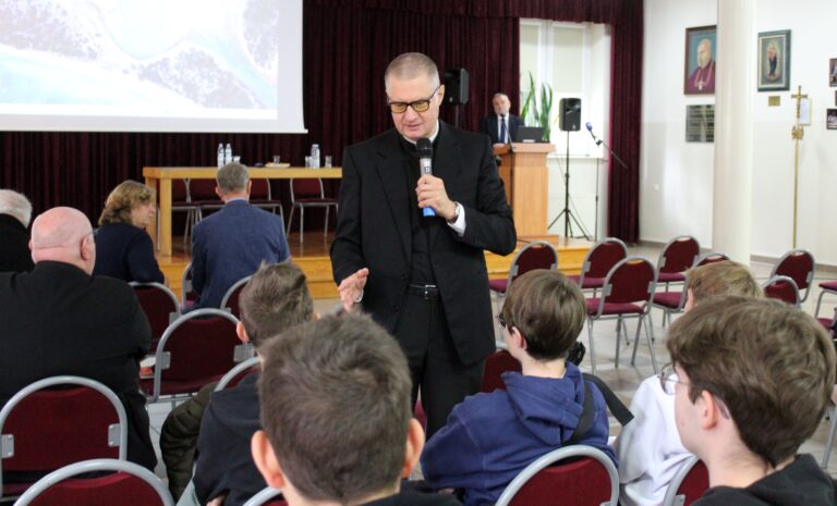 Młody człowiek potrzebuje drogowskazów